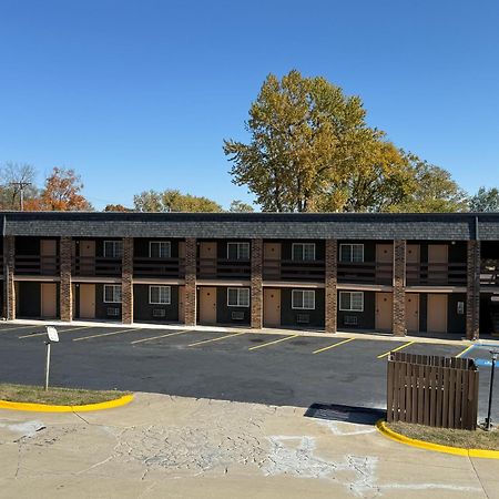 Westbridge Inn And Suites Centerville Exterior foto